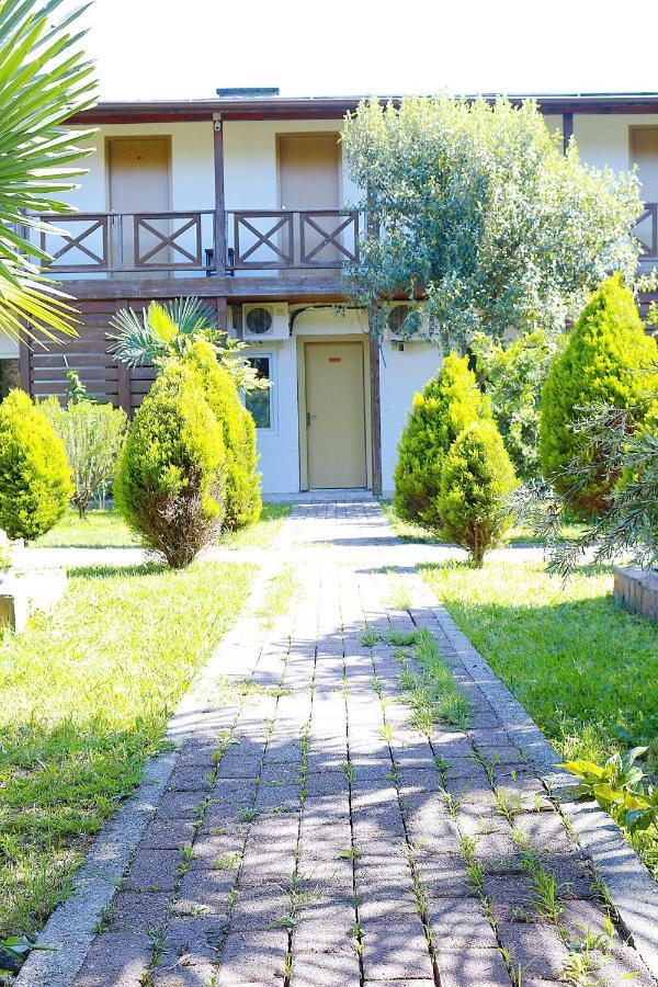 Guest House Alashara Пицунда Екстериор снимка